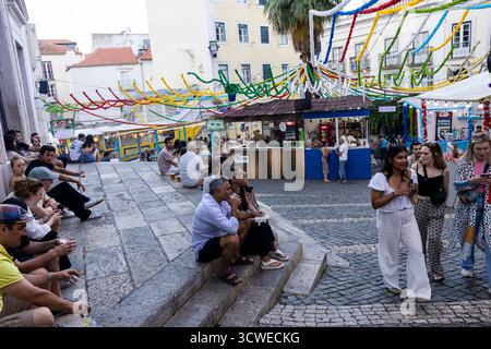 Lissabon, Portugal - 21. Juni 2025: Santos Populares in Largo de São Miguel Stockfoto