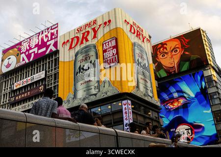 Osaka, Japan - 21. Juli 2025 : Reklametafeln in Dotonbori Stockfoto