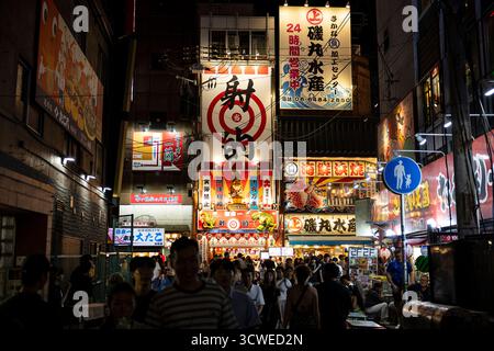Osaka, Japan - 21. Juli 2025 : Reklametafeln in Dotonbori Stockfoto