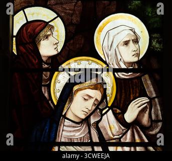 East Window, The Three Marys Detail, St. John the Baptist Church, Crowle, Worcestershire, England, Großbritannien Stockfoto