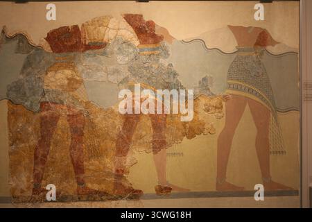 Teil des Prozessionsfreskos Knossos Palast E xhibit im Archäologischen Museum von Heraklion Kreta Griechenland Stockfoto