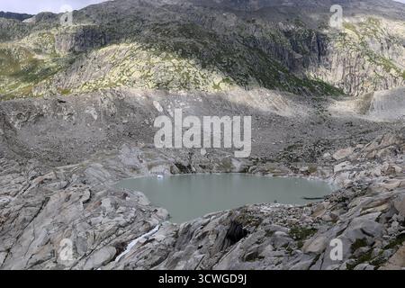 Ausfluss des Sees aus dem Rhonegletscher im Kanton Wallis, Schweiz Stockfoto