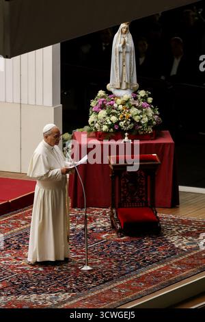 Rom, Italien. Oktober 2025. Papst Leo XIV. Liest die Liturgie der Marienwache und lädt die Menschen zum Frieden ein. Quelle: SOPA Images Limited/Alamy Live News Stockfoto