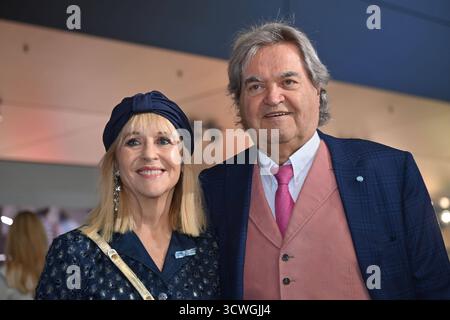 Helmut MARKWORT mit Ehefrau Patricia RIEKEL. Bayerischer Sportpreis 2025 in der BMW Welt, Roter Teppich,Roter Teppich am 11.10.2025 *** Helmut MARKWORT mit Frau Patricia RIEKEL Bayerischer Sportpreis 2025 in der BMW Welt, Roter Teppich, Roter Teppich am 11 10 2025 Stockfoto