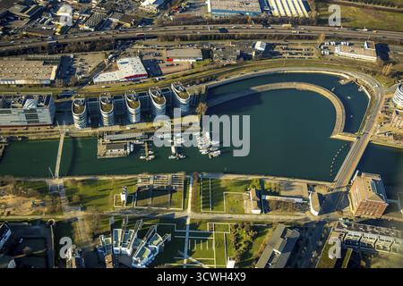 Aus der Vogelperspektive, The Curve, Duisburger Innenhafen, Duisburger Jachthafen, Garten der Erinnerung, Bürokomplex fünf Boote, Duisburg, Ruhrgebiet, Nordrhein-WE Stockfoto