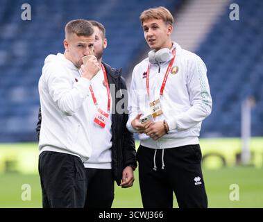 Glasgow, Großbritannien. Oktober 2025. GLASGOW, SCHOTTLAND - 12. OKTOBER: Die belarussischen Spieler treffen am 12. Oktober 2025 im Hampden Park in Glasgow ein, bevor sie ein Qualifikationsspiel zur FIFA Fussball-Weltmeisterschaft 2026 zwischen Schottland und Weißrussland absolvieren. (Quelle: Paul Byars/Alamy Live News Stockfoto