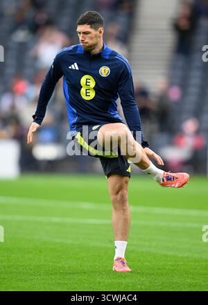 Glasgow, Großbritannien. Oktober 2025. Scott McKenna aus Schottland während des Qualifikationsspiels Schottland gegen Weißrussland im Hampden Park, Glasgow. Der Bildnachweis sollte lauten: Neil Hanna/Sportimage Credit: Sportimage Ltd/Alamy Live News Stockfoto