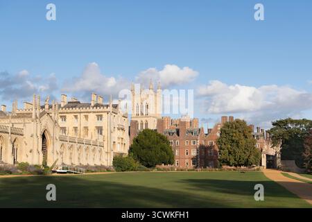 New Court, Chapel Tower und Third Court im St John's College, Cambridge, von hinten gesehen bei Abendsonne Stockfoto