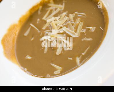 Schüssel Champignon-Creme-Suppe Stockfoto