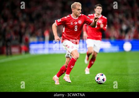 8 (DEN) - Gustav Isaksen. UEFA VM Kvalifikation - Landskamp - Danmark mod Grækenland - 12.10.2025. København, Danmark. 12. Oktober 2025. UK: UEFA Stockfoto