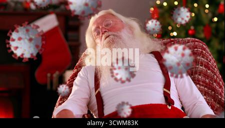 Bild von covid-19-Zellen, die sich über den schlafenden weihnachtsmann im Sessel im Hintergrund bewegen Stockfoto