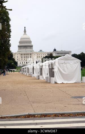 Washington, DC, USA. Oktober 2025. Blick auf das Smithsonian Festival am 12. Tag des Regierungsstillstands in Washington, DC am 12. Oktober 2025. Quelle: Mpi34/Media Punch/Alamy Live News Stockfoto
