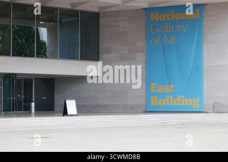 Washington, DC, USA. Oktober 2025. Blick auf die National Gallery of Art am 12. Tag des Regierungsstillstands in Washington, DC am 12. Oktober 2025. Quelle: Mpi34/Media Punch/Alamy Live News Stockfoto