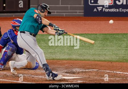 Toronto, Kanada. Oktober 2025. Toronto, Kanada. Oktober 2025. Seattle Mariners Cal Raleigh (29) trifft im sechsten Inning gegen die Toronto Blue Jays während des ersten Spiels der MLB American League Championship Series im Rogers Center in Toronto, Kanada, am Sonntag, den 12. Oktober 2025. Foto: John Angelillo/UPI Credit: UPI/Alamy Live News Credit: UPI/Alamy Live News Stockfoto