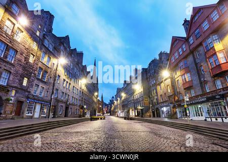 Edinburgh Altstadt bei Nacht, niemand auf Castlehill und Lawnmarket - Schottland Stockfoto