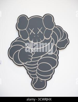 Phillips, London, Großbritannien. Oktober 2025. Ausgewählte Werke von Phillips Modern & Contemporary Evening and Day am 16. Und 18. Oktober während der Frieze Week umfassen: KAWS, Chum (KCA4), 2012, geschätzte £ 300.000-500.000. Quelle: Malcolm Park/Alamy Live News Stockfoto