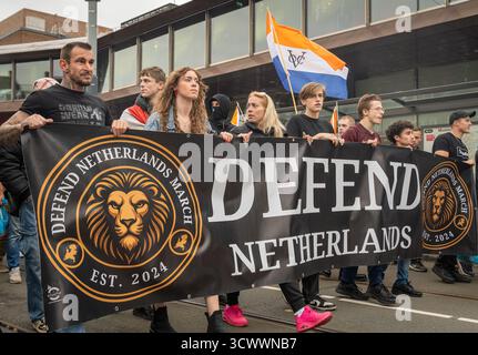 Amsterdam, Niederlande, 12.10.2025, Demonstranten Marschieren Während Der Anti-Immigration-Kundgebung Durch Die Straßen Von Amsterdam Stockfoto
