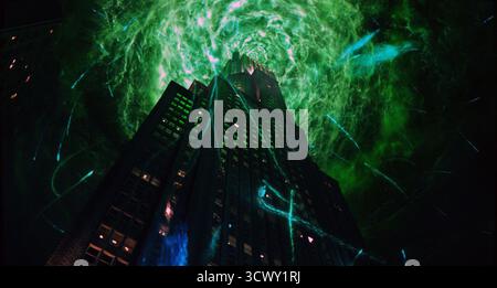 Ghostbusters (auch als Ghostbusters: Answer the Call) ist eine US-amerikanische Supernatural-Comedy-Komödie von Paul Feig aus dem Jahr 2016, der den Film zusammen mit Katie Dippold schrieb. Mit Melissa McCarthy, Kristen Wiig, Kate McKinnon, Leslie Jones und Chris Hemsworth ist es ein Reboot des Films von 1984 und der dritte Film in der Ghostbusters-Reihe. Stockfoto