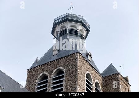 Mesen Belgien September 2025 St.-Niklaaskerk-Kirche mit ihrem charakteristischen Turm, dem Dikkop. Gebäude, Messines, Stockfoto