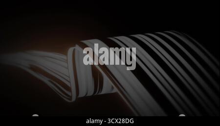 Gewelltes abstraktes Band, das sich durch dunkle Leere schlängelt und in warmem Orange leuchtende Konturen hervorhebt Stockfoto