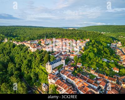 Abendflug über LIverdun, Grand Est, Meurthe-et-Moselle, Frankreich Stockfoto
