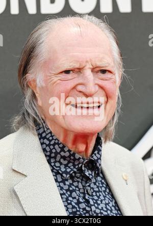 London, Großbritannien. Oktober 2025. Der britische Schauspieler David Bradley besucht die Premiere von Frankenstein beim 69. BFI London Film Festival in London, England am Montag, den 13. Oktober 2025. Foto: Rune Hellestad/UPI Credit: UPI/Alamy Live News Stockfoto