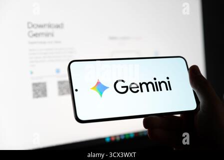 Wroclaw, Polen – 12. Oktober 2025: Logo der Google Gemini-Plattform auf dem Smartphone. Google Gemini ist eine der beliebtesten KI-Plattformen Stockfoto