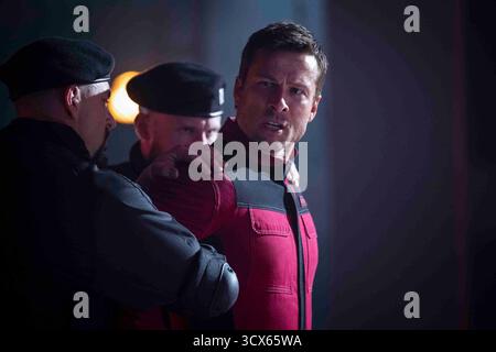 ERSCHEINUNGSDATUM: 14. November 2025 TITEL: The Running man STUDIO: Paramount Pictures REGISSEUR: Edgar Wright PLOT: A man nimmt an einer Spielshow Teil, in der die Teilnehmer, die überall auf der Welt hingehen dürfen, von Jägern verfolgt werden, die sie töten sollen. HAUPTROLLE: Glen Powell NUR REDAKTIONELLE VERWENDUNG! Nicht für kommerzielle ZWECKE! Stockfoto