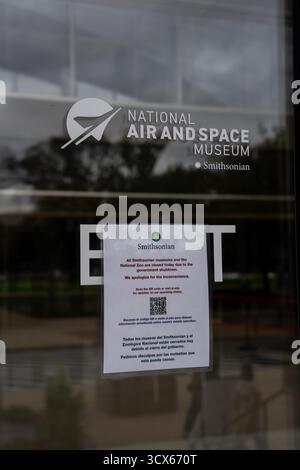 Washington, DC, USA. Oktober 2025. Am 13. Oktober 2025 erscheinen in den Smithsonian Museen und der National Gallery of Art in Washington, DC, Schilder zur Schließung der Regierung. (Kreditbild: © Andrew Leyden/ZUMA Press Wire) NUR REDAKTIONELLE VERWENDUNG! Nicht für kommerzielle ZWECKE! Stockfoto