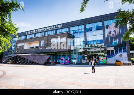 Chengdu, China - 28. September 2018: Vorderseite des Sichuan Key Laboratory of Conservation Biology for Endangered Wildlife. Stockfoto