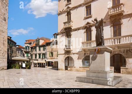 Marko Marulic Statue auf dem Altstädter Platz in Split Kroatien Stockfoto