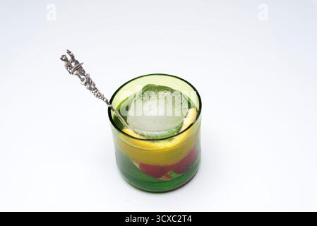 Altmodisch, der klassische Cocktail in der Geschichte, genannt unvergesslich mit Kentucky Bourbon. Stockfoto