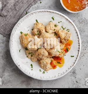 Panierter Blumenkohl mit Orangensauce Stockfoto