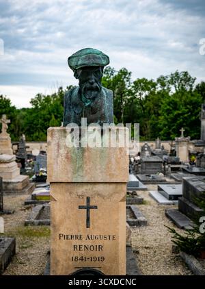 Grab von Pierre-Auguste Renoir und seinen beiden Söhnen auf dem Friedhof von Essoyes im Nordosten Frankreichs Stockfoto