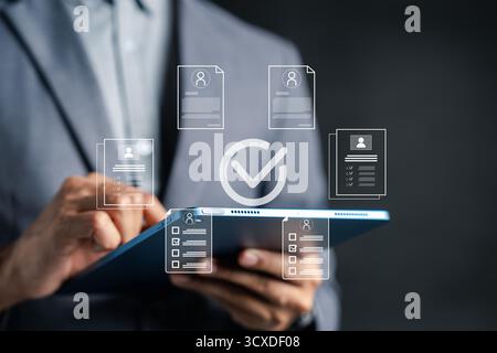 Digitale Online-Dokumente zur Genehmigung von Lebensläufen, Einstellung, Bewerbung, HR-Technologie, Kandidat Stockfoto