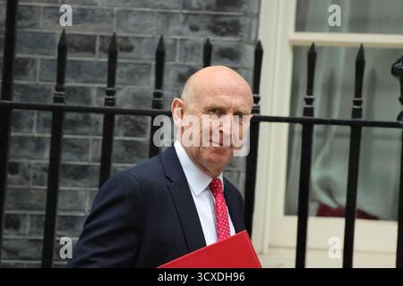 London, Vereinigtes Königreich. Oktober 2025. John Healey, Abgeordneter des Verteidigungsministers, geht nach der Kabinettssitzung. Quelle: Uwe Deffner/Alamy Live News Stockfoto