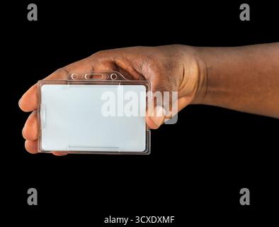 id-Ausweis-Karte Acryl, ID-Halter aus transparentem Kunststoff, afrikanischer Mann Hand hält dauerhaft abschließbare Hülle Stockfoto