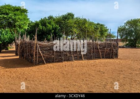 kraal traditioneller Stift im afrikanischen Dorf ländliche Gegend Botswana oder Südafrika Stockfoto