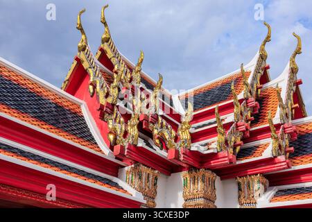 Typisches Dach eines thailändischen buddhistischen Tempels, Royal Grand Palace, Bangkok, Thailand Stockfoto