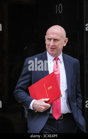 London, Großbritannien. Oktober 2025. John Healey, Verteidigungsminister, Abgeordnete Rawmarsh und Conisbrough. Die Minister nehmen an der Kabinettssitzung der Regierung in der Downing Street, London, teil. Quelle: Imageplotter/Alamy Live News Stockfoto