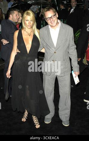 VIC Reeves und Nancy Sorrell bei der Londoner Premiere von The Matrix Reloaded - 21/05/03 Stockfoto