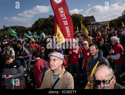 Saint Ouen, Paris, Frankreich. Oktober 2025. Der Bauernbund hat sich am Dienstag, den 14. Oktober, in Paris gegen das Abkommen zwischen der EU und dem Mercosur in Les Invalides in Paris ausgesprochen. (Kreditbild: © Sadak Souici/ZUMA Press Wire) NUR REDAKTIONELLE VERWENDUNG! Nicht für kommerzielle ZWECKE! Stockfoto