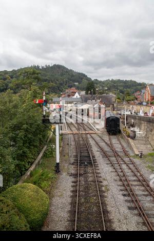 Bahnlinie und Bahnhof in Llangollen, Wales Stockfoto
