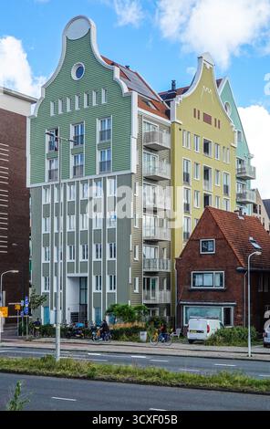 Zaanstad, postmoderne Wohnbauten // Zaanstad, postmoderne Wohnhäuser Stockfoto