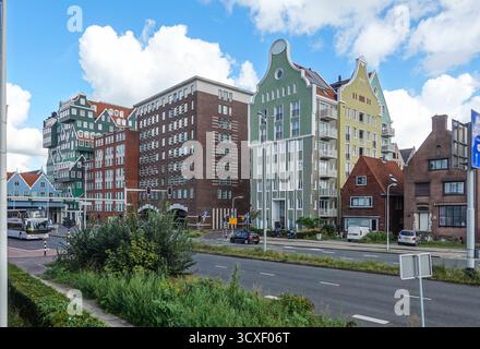 Zaanstad, postmoderne Wohnbauten // Zaanstad, postmoderne Wohnhäuser Stockfoto