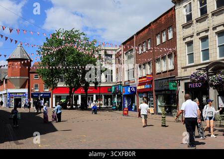 Blick durch den Marktplatz, Nuneaton Town, Warwickshire, England, Großbritannien Stockfoto