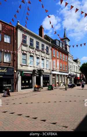 Blick durch den Marktplatz, Nuneaton Town, Warwickshire, England, Großbritannien Stockfoto