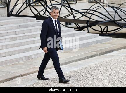 Paris, Frankreich. Oktober 2025. Der französische Justizminister Gerald Darmanin verlässt nach der ersten wöchentlichen Kabinettssitzung der neuen Regierung im Elysee-Palast in Paris, Frankreich, 14. Oktober 2025. Der französische Premierminister Sebastien Lecornu stellte am Sonntagabend die Aufstellung seiner neuen Regierung vor, die laut Ratsvorsitz insgesamt 34 Minister umfasst. Quelle: Gao Jing/Xinhua/Alamy Live News Stockfoto