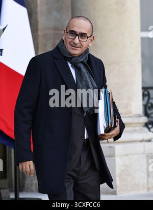 Paris, Frankreich. Oktober 2025. Der französische Innenminister Laurent Nunez verlässt nach der ersten wöchentlichen Kabinettssitzung der neuen Regierung im Elysee-Palast in Paris, Frankreich, 14. Oktober 2025. Der französische Premierminister Sebastien Lecornu stellte am Sonntagabend die Aufstellung seiner neuen Regierung vor, die laut Ratsvorsitz insgesamt 34 Minister umfasst. Quelle: Gao Jing/Xinhua/Alamy Live News Stockfoto