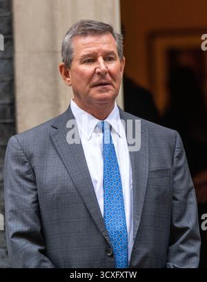 London, Großbritannien. Oktober 2025. Andy Beshear, demokratischer Gouverneur von Kentucky in 10 Downing Street London UK Credit: Ian Davidson/Alamy Live News Stockfoto